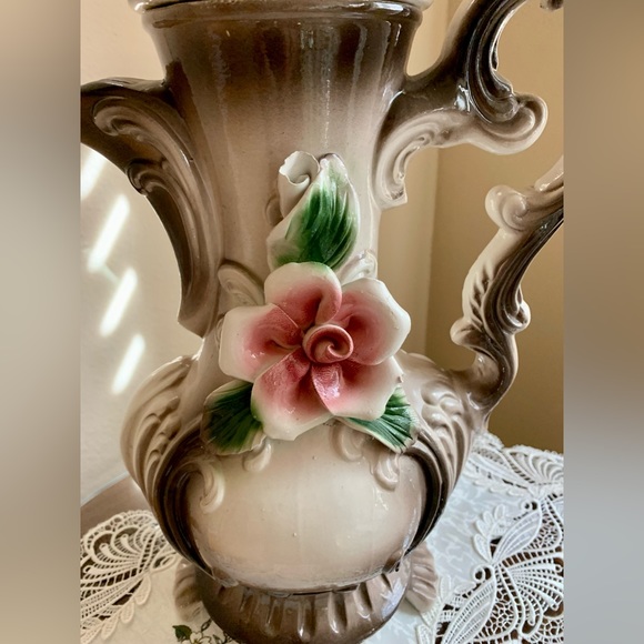 LN VINTAGE BEAUTIFUL COLLECTIBLE PITCHER MADE IN ITALY. CERTIFICATE INCLUDED. - Picture 4 of 8